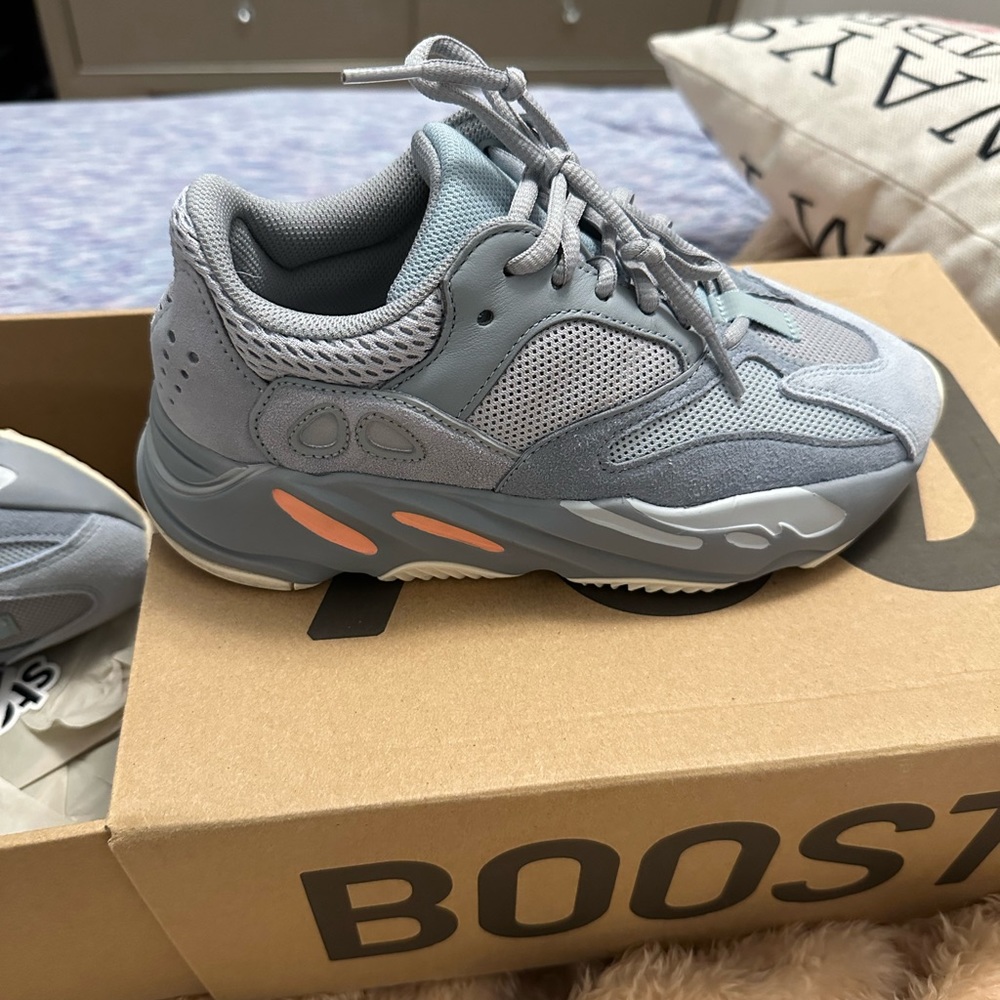Yeezy’s - Picture 9 of 11